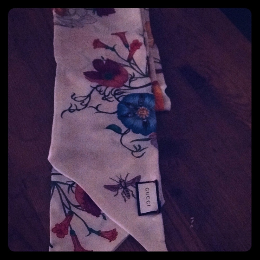 Gucci skinny scarf